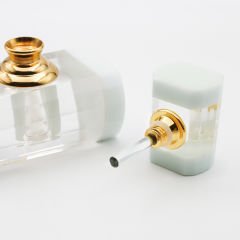 WHITE ACRUX